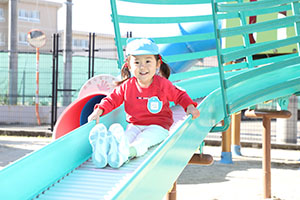 園庭遊び　ぺんぎん・ひよこ・すみれ・ばら