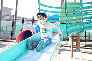 園庭遊び　ぺんぎん・ひよこ・すみれ・ばら