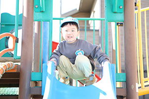 園庭遊び　ぺんぎん・ひよこ・すみれ・ばら