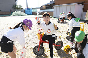 朝の園庭遊び！　A・B・C・E