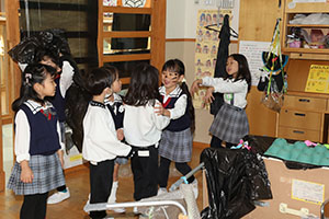 お化け屋敷ごっこ　B