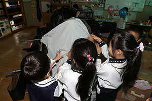 お化け屋敷ごっこ　B