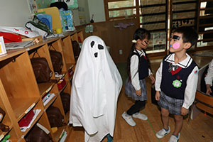 お化け屋敷ごっこ　B