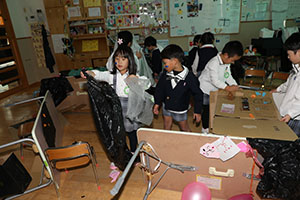 お化け屋敷ごっこ　B