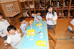 エンゼル幼稚園70歳のお誕生日の制作　きりん