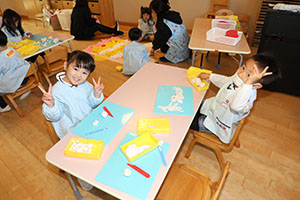 エンゼル幼稚園70歳のお誕生日の制作　きりん