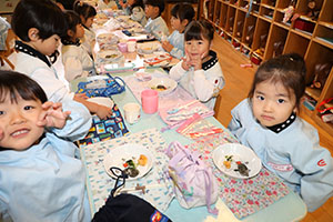 もちつき大会　きりん・ぱんだ・こあら (2歳児クラス）NO．2