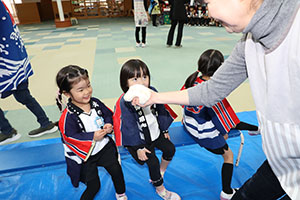 もちつき大会　こあら・ぱんだ・きりん (2歳児クラス）NO．1