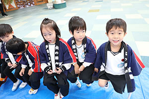 もちつき大会　こあら・ぱんだ・きりん (2歳児クラス）NO．1