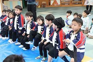 もちつき大会　こあら・ぱんだ・きりん (2歳児クラス）NO．1