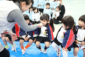 もちつき大会　こあら・ぱんだ・きりん (2歳児クラス）NO．1