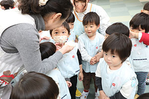 もちつき大会　こあら・ぱんだ・きりん (2歳児クラス）NO．1