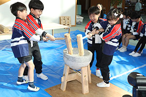 もちつき大会　年長組　NO.1