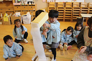 おもちつきごっこ　ぱんだ