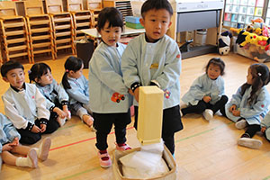 おもちつきごっこ　ぱんだ