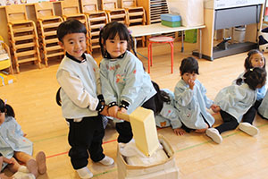 おもちつきごっこ　ぱんだ