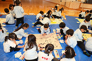 みんなの絵が完成しました　すみれ・A