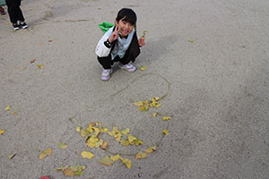 園庭でペインティングごっこ　B・C（うさぎ）