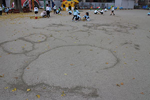 園庭でペインティングごっこ　B・C（うさぎ）