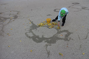 園庭でペインティングごっこ　B・C（うさぎ）