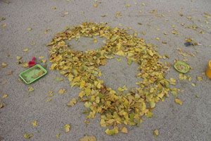 園庭でペインティングごっこ　B・C（うさぎ）