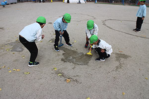 園庭でペインティングごっこ　B・C（うさぎ）