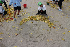 園庭でペインティングごっこ　B・C（うさぎ）