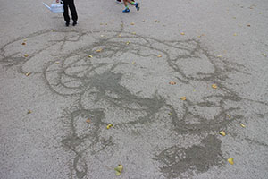 園庭でペインティングごっこ　B・C（うさぎ）