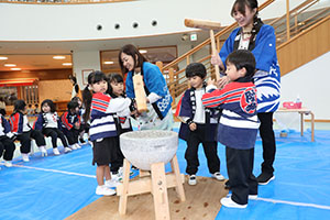 もちつき大会　うさぎ・りす・ことり 　NO．1