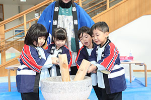 もちつき大会　年中組　NO.1