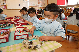 クリスマスリースの制作　こあら