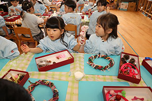 クリスマスリースの制作　こあら