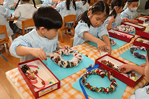 クリスマスリースの制作　こあら