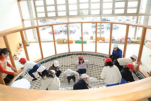 八郷小学校2年生のみなさんが見学に来てくれました