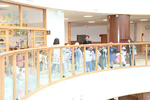 八郷小学校2年生のみなさんが見学に来てくれました