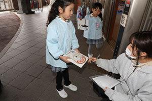 自動車文庫くじら号がやってきた　年長