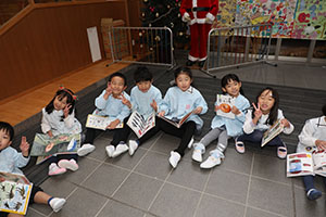 自動車文庫くじら号がやってきた　年長