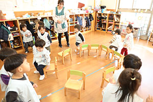 いす取りゲーム楽しかったね　ひよこ