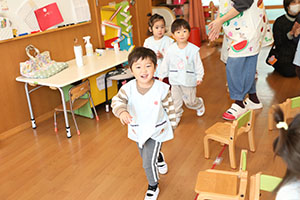 いす取りゲーム楽しかったね　ひよこ