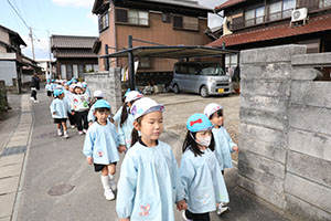 お散歩へでかけました　さくら・たんぽぽ