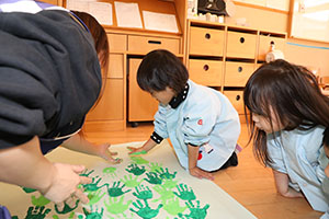 クリスマスツリーの制作　うさぎ