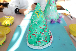 クリスマスの帽子の制作　A