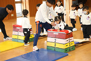 体操教室　ー跳び箱ー　すみれ