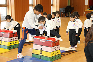 体操教室　ー跳び箱ー　すみれ