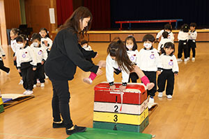 体操教室　ー跳び箱ー　すみれ