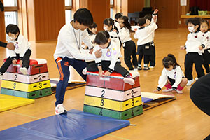 体操教室　ー跳び箱ー　すみれ