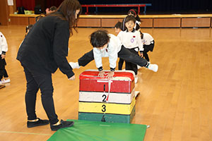 体操教室　ー跳び箱ー　すみれ