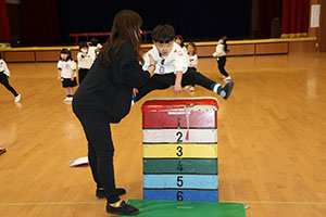 体操教室　ー跳び箱ー　すみれ