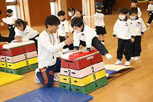 体操教室　ー跳び箱ー　すみれ