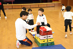 体操教室　ー跳び箱ー　ばら